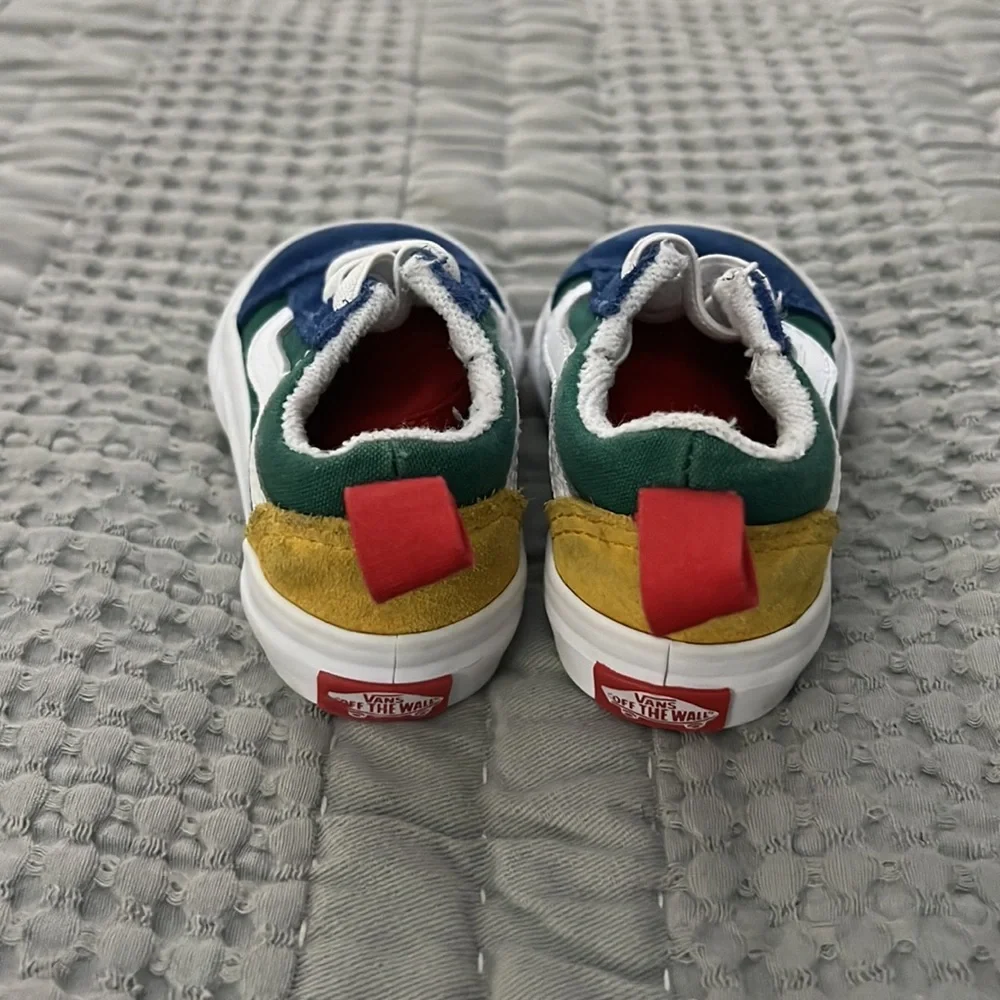 Vans - Picture 2 of 5